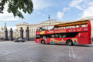 Recorrido en bus turístico de City Sightseeing por San Petersburgo con opción de barco